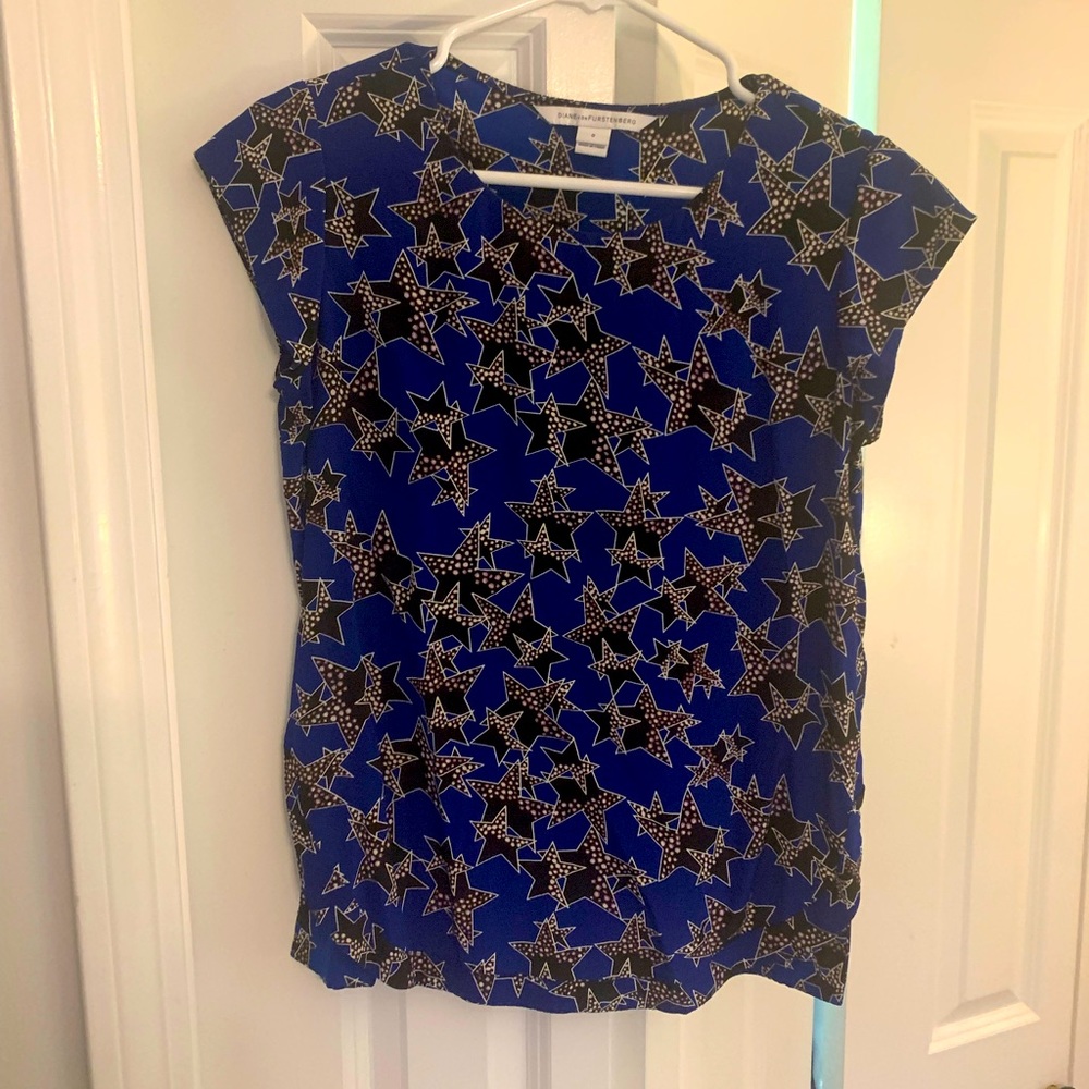 DVF Size 0 Star Blouse Short Sleeve EUC